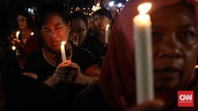 Protes Pembakaran Bunga, Relawan Ahok Gelar Aksi Seribu Lilin