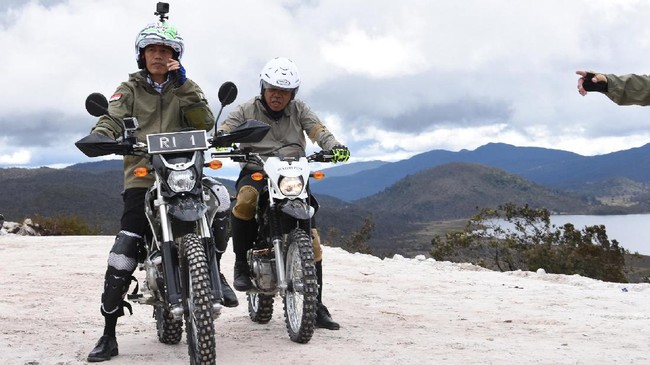 Jokowi memerintahkan Menteri PUPR Basuki Hadimuljono tak mengurusi jalan tol terus.