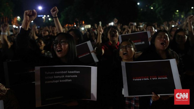 Pemerintah dan DPR diminta mempertimbangkan pendapat MK yang menyebut pasal penodaan agama dan ujaran kebencian dalam KUHP bermasalah. 