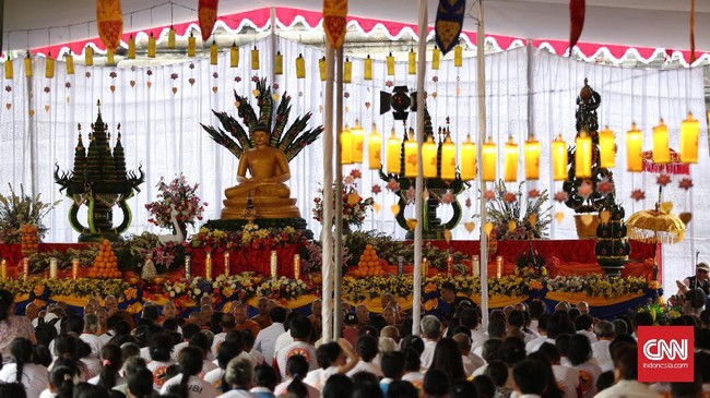 Tidak ada upacara khusus untuk mendoakan Ahok di Vihara Ekayana Aramana, Jakarta Barat. Namun, sejumlah umat mendoakan Ahok saat merayakan Tri Suci Waisak.