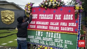Pendukung Ahok dan Karangan Bunga Mulai Datang di Mako Brimob