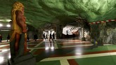 Terpesona Karya Seni di Stasiun Kereta Bawah Tanah Stockholm Selama lebih dari 50 tahun, puluhan stasiun kereta bawah tanah di kota Stockholm, Swedia, menjelma menjadi pameran karya seni ratusan seniman.