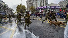 Warga Chile Kesulitan Cari Sembako Akibat Kerusuhan