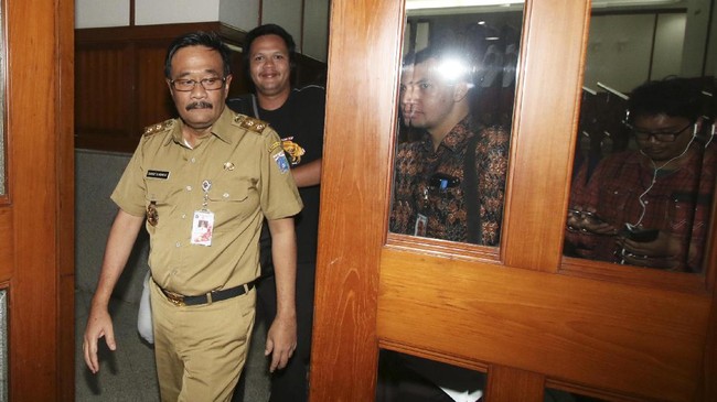 Partai Gerindra berharap Djarot menjalin komunikasi yang terbuka dengan tim sinkronisasi agar peralihan kepemimpinan di ibu kota berjalan lancar.