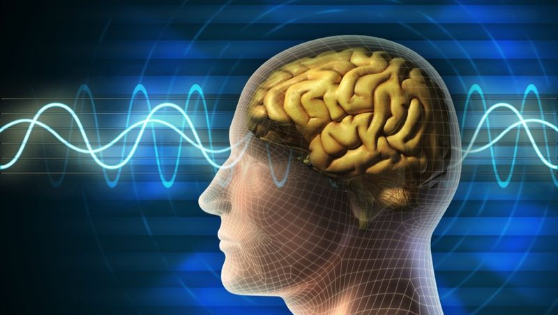 Jika pemberian obat tidak memungkinkan, maka operasi Deep Brain Stimulation adalah solusi yang dapat mengatasi tremor.