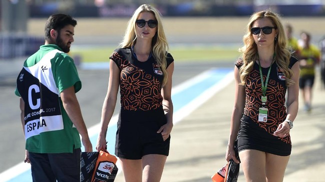 Salah satu partai politik Katalonia, Catalunya Verds, mengajukan proposal kepada pemerintah daerah Montmelo untuk menghilangkan peran gadis payung di MotoGP.