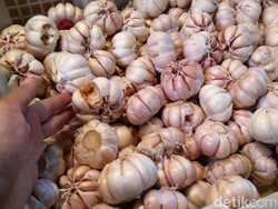 Curhat Pedagang, Harga Bawang Putih Naik Tak Terbendung