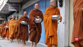 Melihat Prosesi Ritual Waisak Umat Buddha di Jawa Tengah