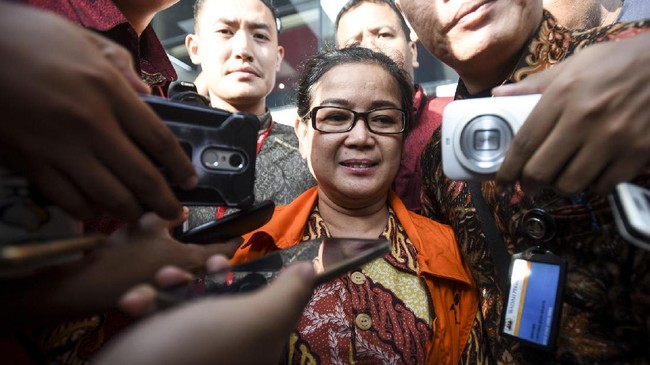 Miryam membantah tak memenuhi panggilan lembaga antirasywah. Dalam dua panggilan sebelumnya Miryam mengklaim telah menyampaikan alasan mangkir pada KPK.