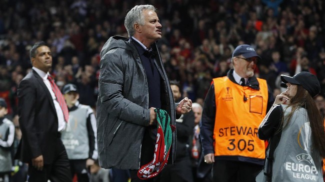 Manajer Manchester United, Jose Mourinho mengatakan, harga selangit transfer pemain mulai berada di level mengkhawatirkan.