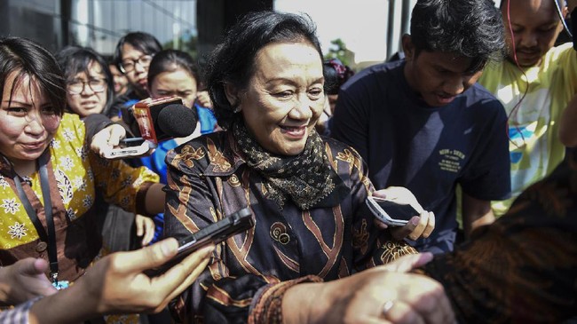 Saksi yang juga mantan Sekjen Kemendagri Diah Anggraini menyebut dirinya dikorbankan untuk melindungi seseorang dalam kasus korupsi e-KTP. 