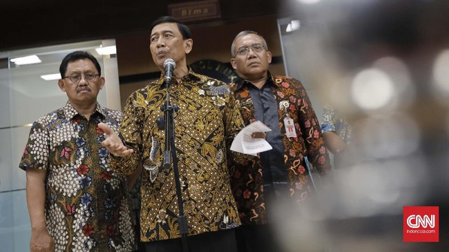 Wiranto menyatakan revisi UU Antiterorisme akan dipercepat, untuk mempermudah aparat keamanan menangkap pelaku-pelaku yang terindikasi teroris.
