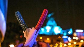 Disneyland Bikin Churros Berbentuk 'Lightsaber' Star Wars