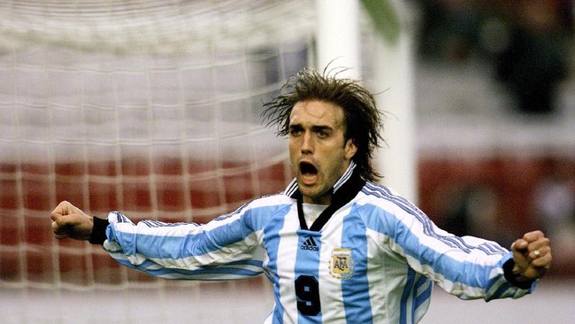 Legenda sepak bola Argentina, Gabriel Batistuta, ternyata pernah menolak tawaran menggiurkan dari Real Madrid namun ia memilih setia bertahan di Fiorentina.