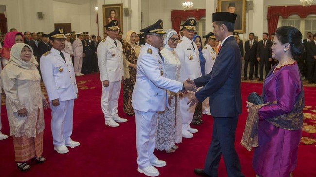 Kelima gubernur yang dilantik adalah Gubernur Papua Barat, Bangka Belitung, Gorontalo, Sulawesi Barat, dan Banten. Pelantikan dihadiri sejumlah menteri.