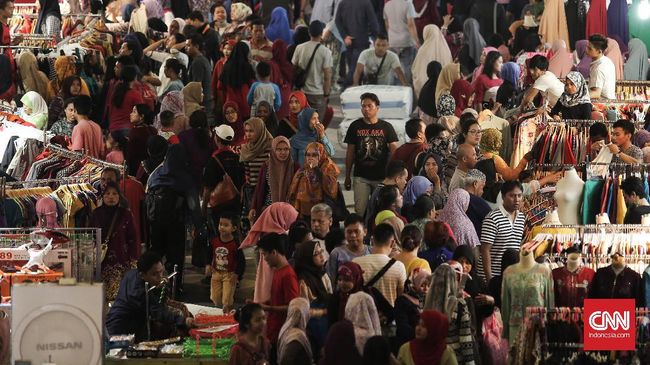 BPS Tekankan Tak Ada Penurunan Daya Beli Masyarakat BPS mengakui, memang, secara persentase, pertumbuhan konsumsi rumah tangga melambat, namun secara nominal, meningkat.