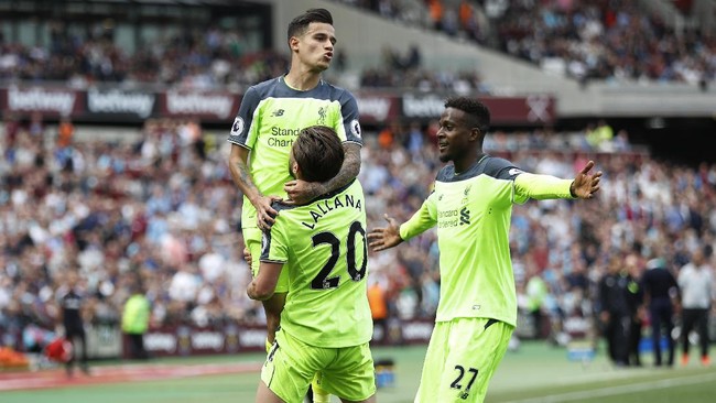 Liverpool sukses mengamankan posisi tiga besar usai menghajar West Ham United empat gol tanpa balas pada pekan ke-37 Liga Primer Inggris, Minggu (14/6)