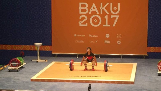 Indonesia sukses megantongi dua medali emas dari cabang angkat besi pada hari pertama Islamic Solidarity Games IV di Baku, Azerbaijan, Sabtu (13/5).