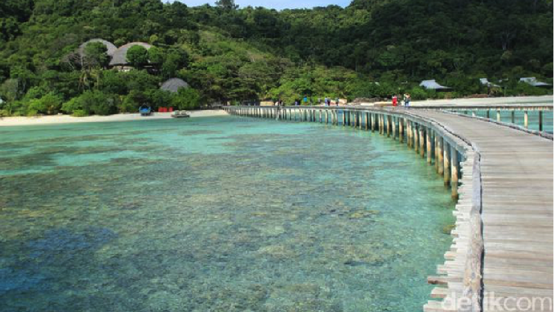Hamparan pasir putih yang indah adalah pemandangan yang tak asing di Anambas.
