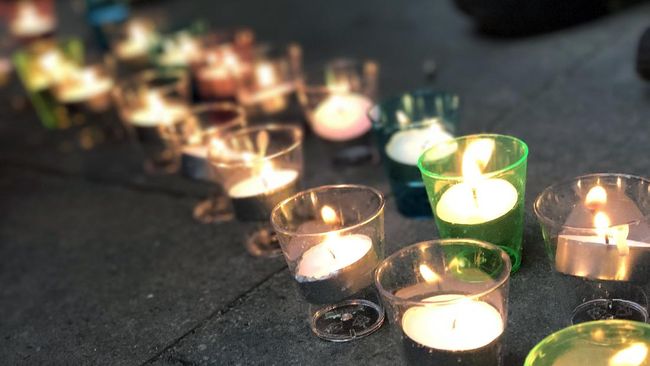 Siapa sangka, izin menonton konser bisa menjadi izin terakhir untuk orangtua dari sang anak. Kisah haru korban tragedi Ariana Grande sungguh menyayat hati.