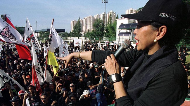 Bandingkan azan dengan puisi, Sukmawati Soekarnoputri diduga menista Islam. Pengacara Rizieq, Kapitra ajukan somasi atas isi puisi berjudul Ibu Indonesia itu.