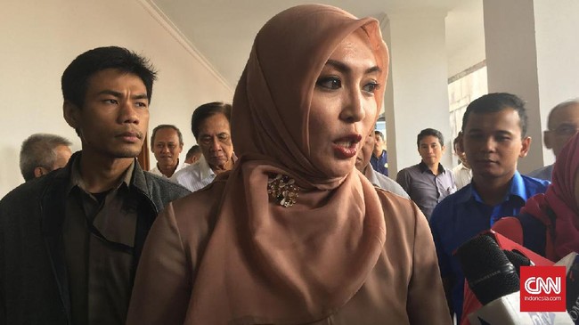 Eks politikus Partai Demokrat Angelina Sondakh dijadwalkan keluar lapas esok untuk menjalani program Cuti Menjelang Bebas (CMB) selama tiga bulan.