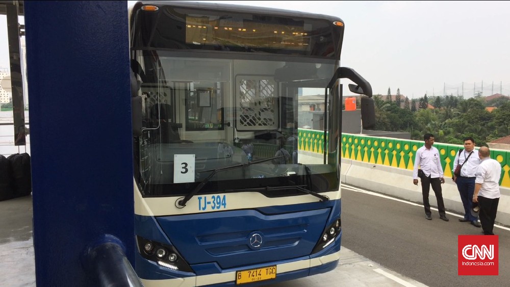 Demo Ricuh, Transjakarta Lumpuh!