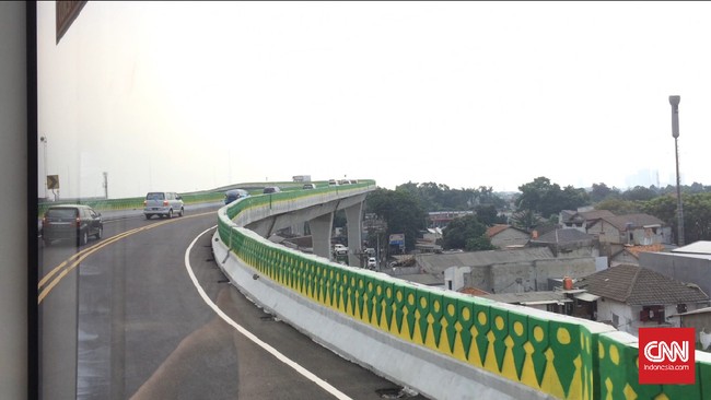 Waktu 10 menit dari Ciledug ke Tendean disebut bisa ditempuh dengan menggunakan bus jenis ekspres. Selain bus ekspres, koridor 13 juga menyediakan bus reguler.