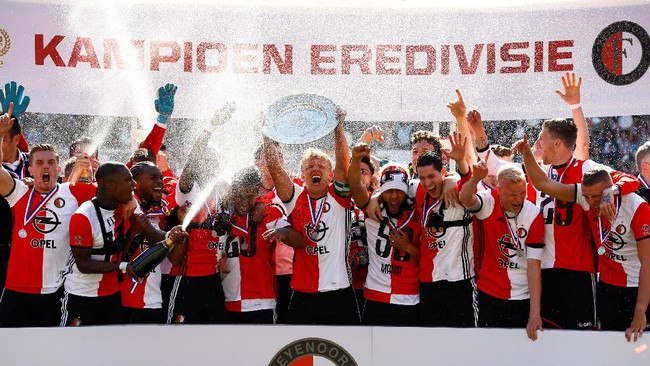 Feyenoord Rotterdam berhasil menghapus dahaga meraih juara Eredivisie yang belum pernah dirasakan sejak 18 tahun silam.
