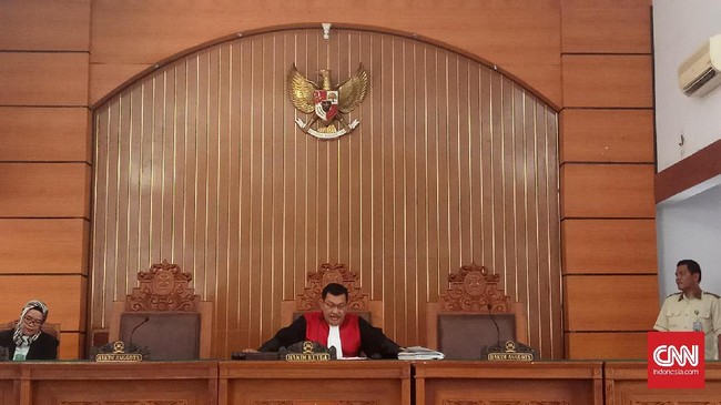 Hakim sebagai pejabat negara, menurut KY, harus diseleksi sesuai RUU Jabatan Hakim, bukan melalui tes seleksi Calon Pegawai Negeri Sipil.
