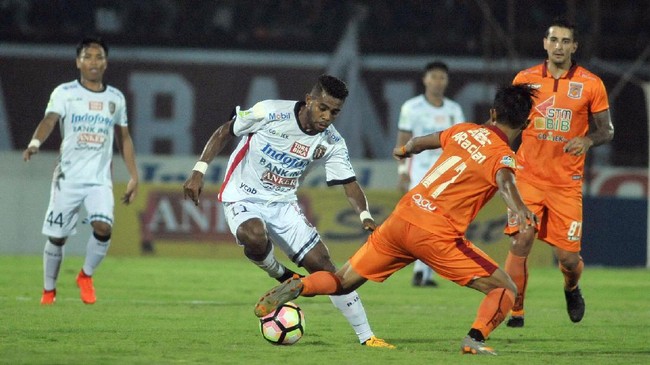 Borneo FC punya strategi berbeda untuk mematangkan kekuatan tim jelang kompetisi bergulir. Ada dua tim yang disiapkan di ajang pramusim.