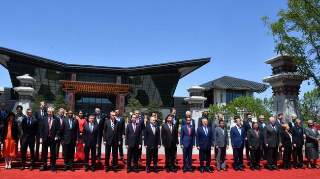 Kerja sama RI dan China dalam program Jalur Sutra modern menjadi peluang bagi Indonesia untuk merelokasi industri maritim, di tengah perang dagang global.