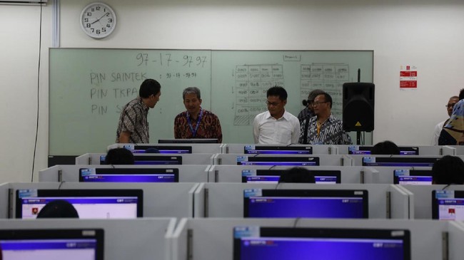 Batas waktu finalisasi Pangkalan Data Sekolah dan Siswa (PDSS) untuk SNMPTN 2021 diperpanjang hingga Rabu (10/2).