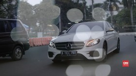 Mercedes-Benz E300 AMG, Si Mewah dari Wanaherang