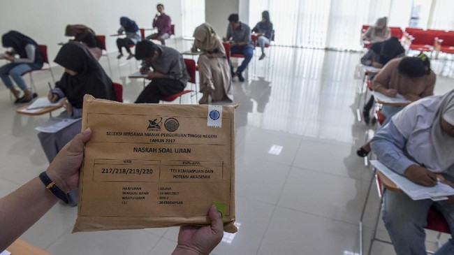 Pemerintah tak lagi menerapkan SNMPTN dan SBMPTN untuk seleksi masuk kampus. Penerimaan mahasiswa kini melalui tiga skema, yakni SNBP, SNBT dan seleksi mandiri.