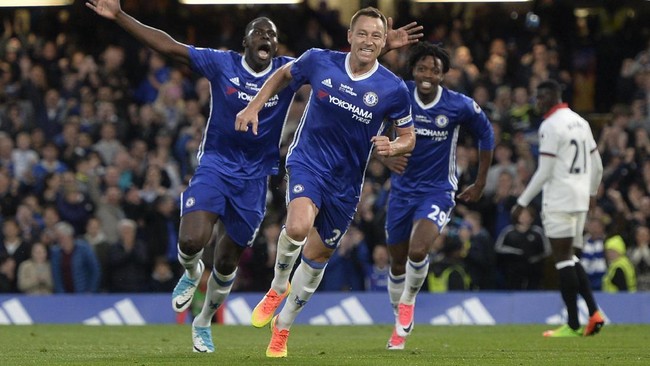 Juara kejuaraan nasional sepak bola usia muda Piala Soeratin U-15 dan U-17 dijanjikan PSSI akan bertemu dengan mantan bek Chelsea, John Terry, di Inggris.