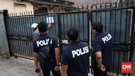 Polisi Geledah Rumah Buronan Kasus Korupsi Kondensat