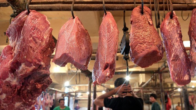Harga daging yang beredar di pasaran menjelang puasa dan Lebaran 2018 akan stabil, selama nilai tukar rupiah tidak melemah sampai Rp20.000 per dolar AS.