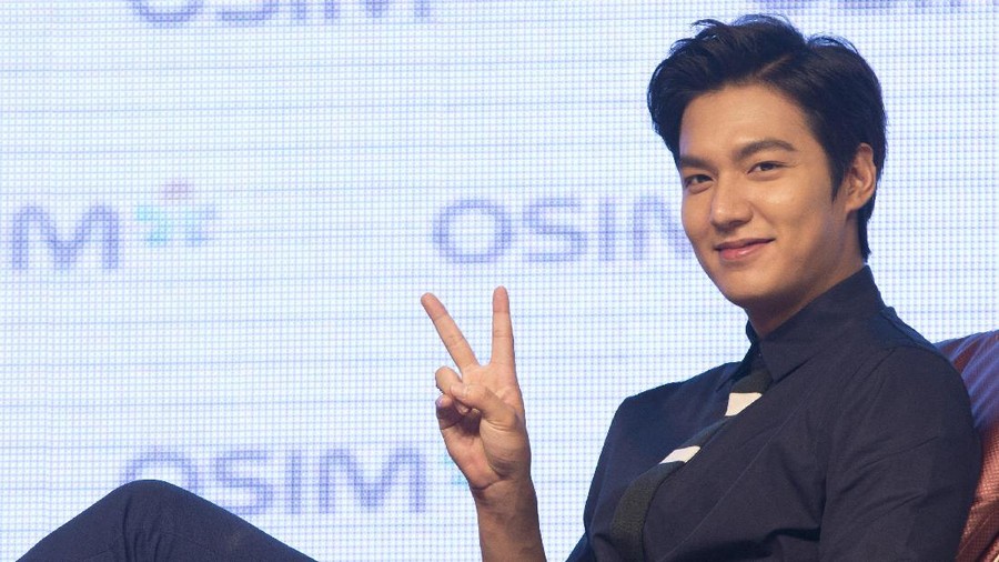TAIPEI, TAIWAN - SEPTEMBER 11:  Korean singer/actor Lee Min-Ho attends a press conference for a commercial event on September 11, 2014 in Taipei, Taiwan. Lee Min-Ho is most well-known for the Korean TV drama 
