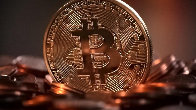 Dompet elektronik uang virtual, Blockchain meramal kapitalisasi pasar uang virtual, seperti bitcoin dan ether bakal menembus US$1 triliun pada tahun depan.