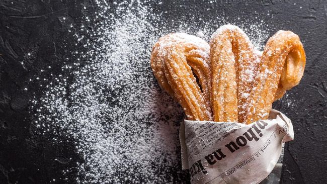 Resep Churros yang Lembut tapi Renyah Bertabur Gula dan Saus Cokelat