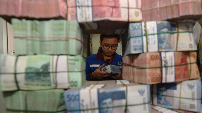 Kementerian Keuangan meramal rasio utang akan membengkak ke level 37,6 persen dari PDB pada akhir tahun karena virus corona.