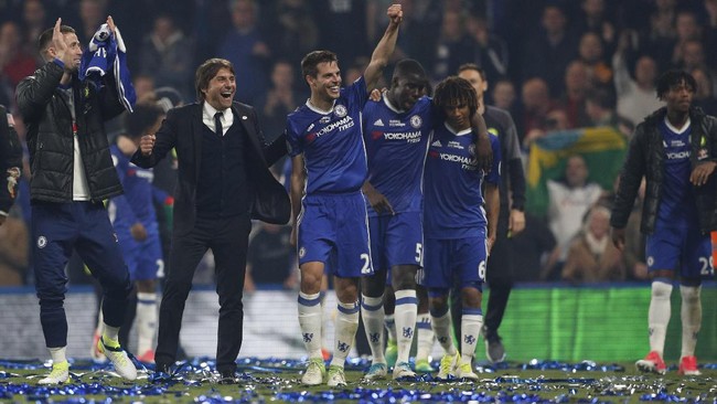 Manajer Chelsea Antonio Conte berterus terang bahwa dirinya tak akan mau tinggal lebih lama di London tanpa kehadiran istri dan anaknya.