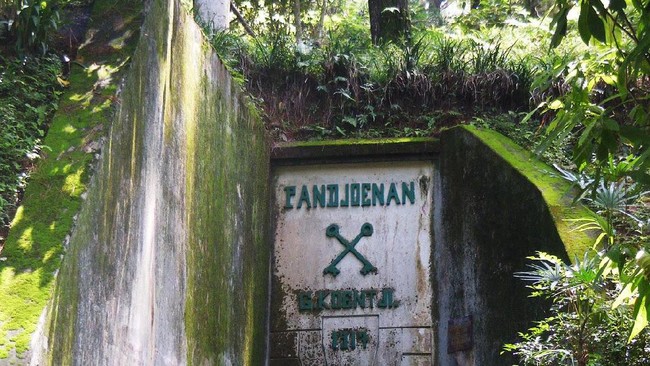 Perjalanan ke Gunung Kunci di Sumedang, Jawa Barat. Kawasan yang kental dengan jejak sejarah.