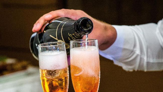 Studi yang dilakukan peneliti Austria mengungkap alasan kenapa minum alkohol pada banyak seniman membuat mereka lebih kreatif.