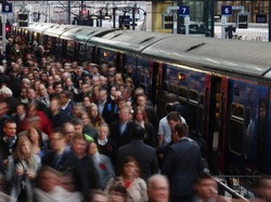 Layanan Kereta di London Gangguan 4 Hari, Ada Apa?