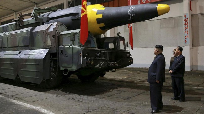 Korea Utara melanjutkan program pengujian rudal balistik. Korsel dan sekutunya curiga Pyongyang sedang mengembangkan rudal balistik jarak jauh.