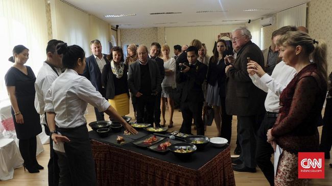 Peran Warga Rantau di Luar Negeri demi Kuliner Indonesia Bukan cuma pemerintah, warga Indonesia yang bermukim di luar negeri juga punya tugas besar untuk bisa memperkenalkan kuliner Indonesia di luar negeri.