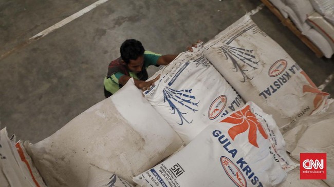 Penundaan dilakukan untuk memberikan waktu tambahan bagi industri, khususnya kelompok UMKM dan koperasi untuk berpartisipasi.