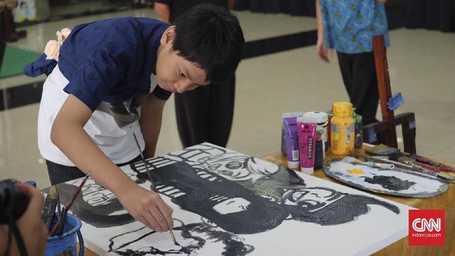 Seni bukan hanya bentuk kreativitas bagi mereka yang awam. Namun bagi orang dengan disabilitas mental, seni menjadi wadah terapi yang membantu mereka.